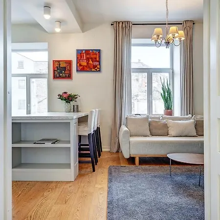 Апартаменты Domillion 2bdr Bright&colorful Old Town Z35 *