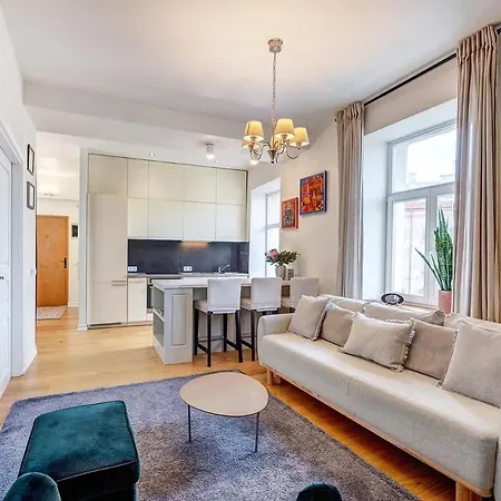 Апартаменты Domillion 2bdr Bright&colorful Old Town Z35 *