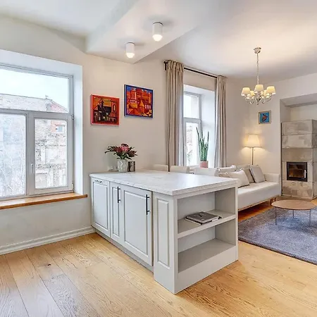 Domillion 2bdr Bright&colorful Old Town Z35 Апартаменты