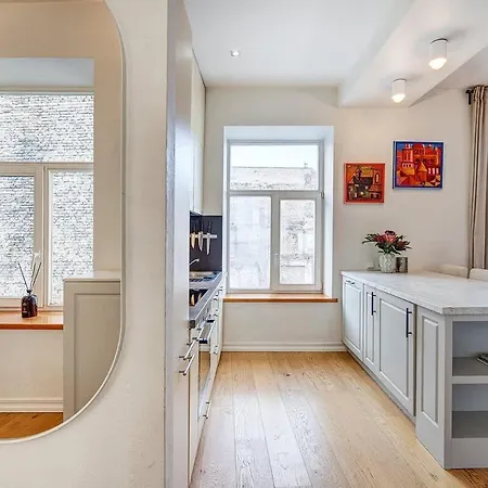 Domillion 2bdr Bright&colorful Old Town Z35